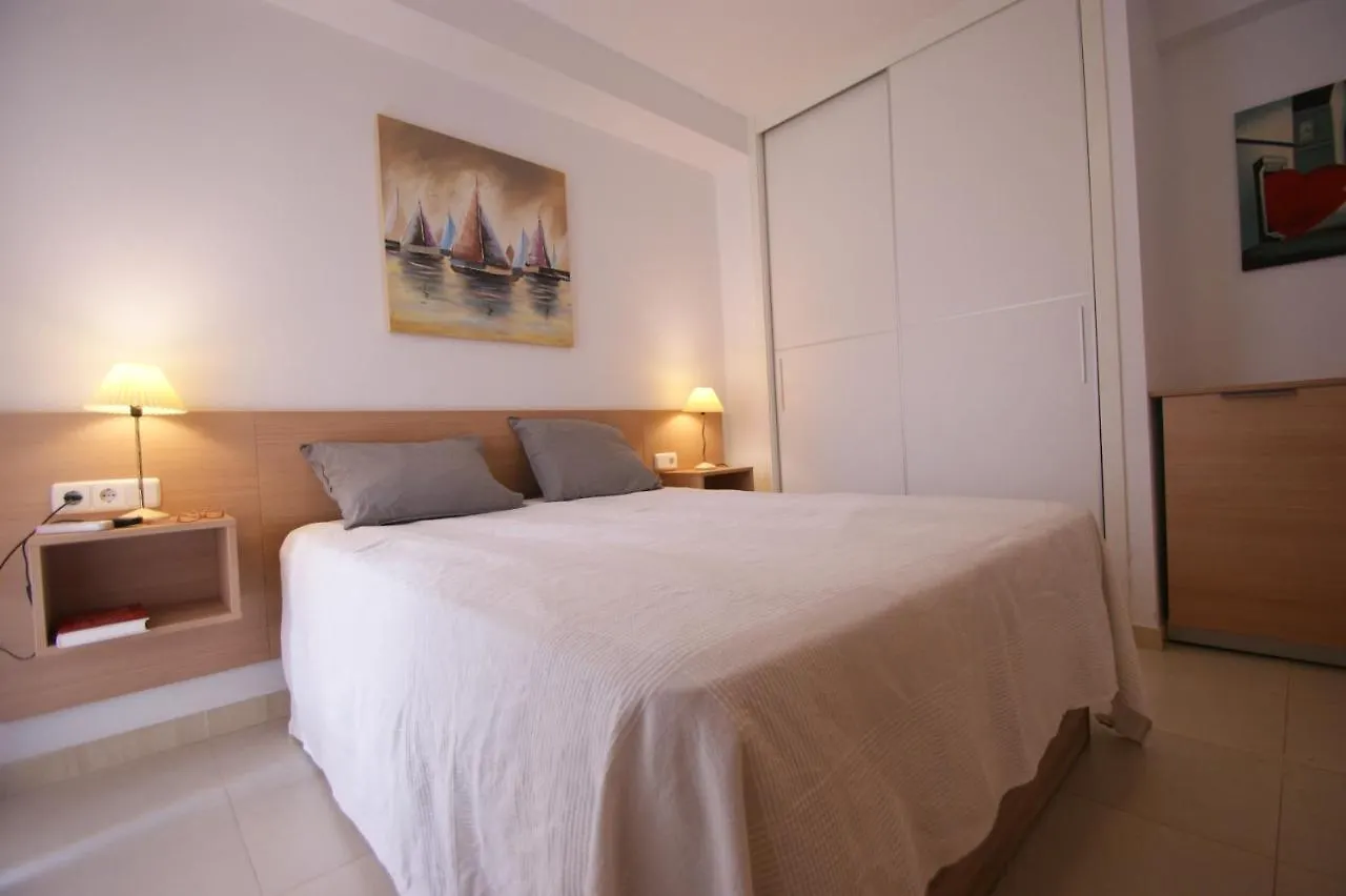 Apartamento En Vera A 300 M De La Playa, Con Patio Y Salida Directa A Calle